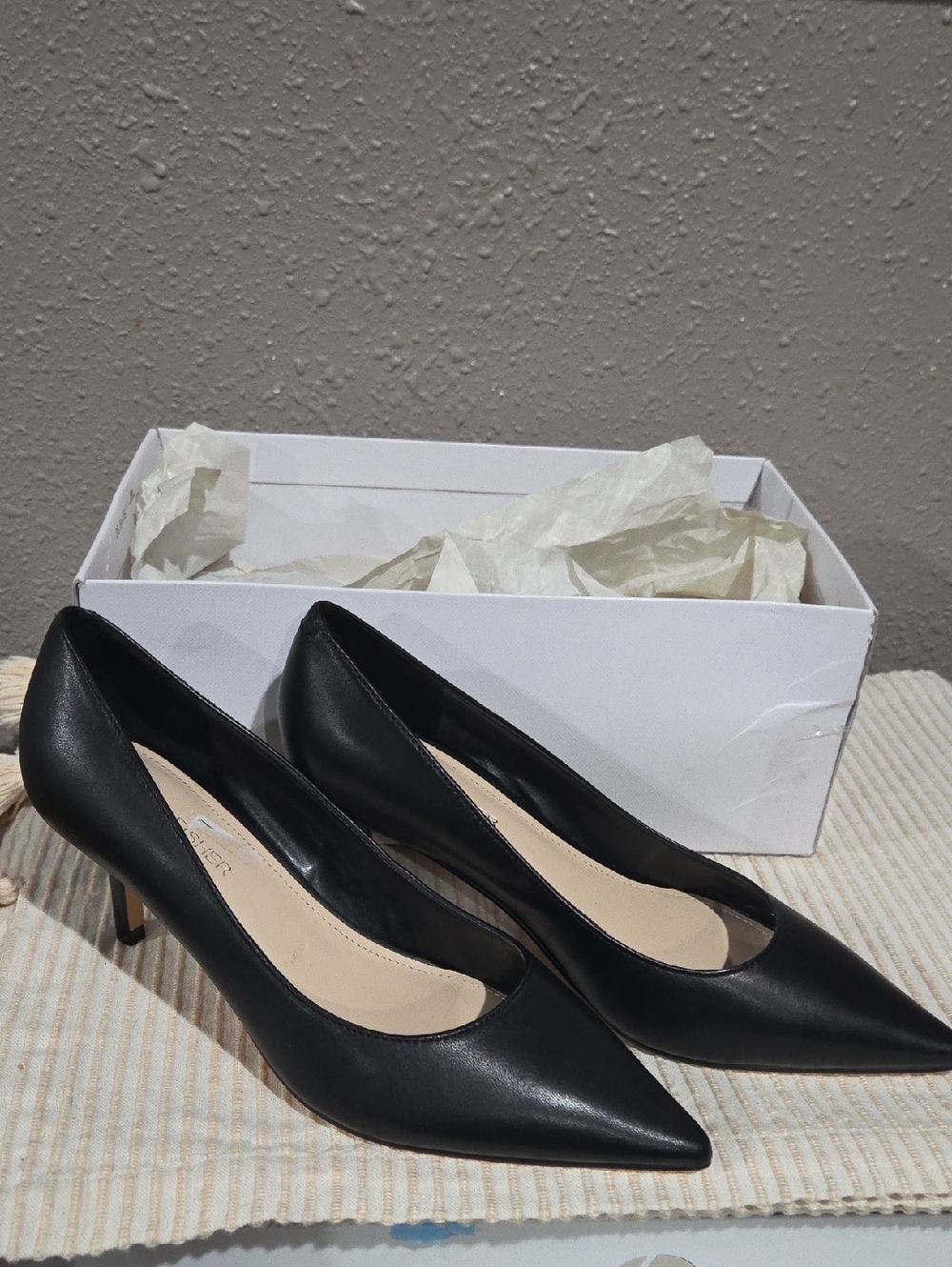 Classic Black Pointed-Toe Women’s Pumps